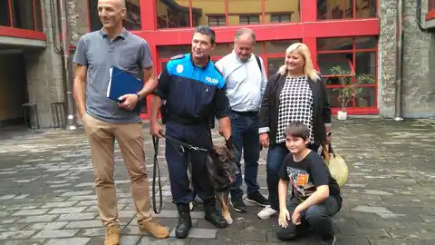 'Thor', el perro de la Unidad Canina de la Policía Local de Gijón, ya tiene familia de acogida Acto en la Comisaría de la Policía Local de Gijón