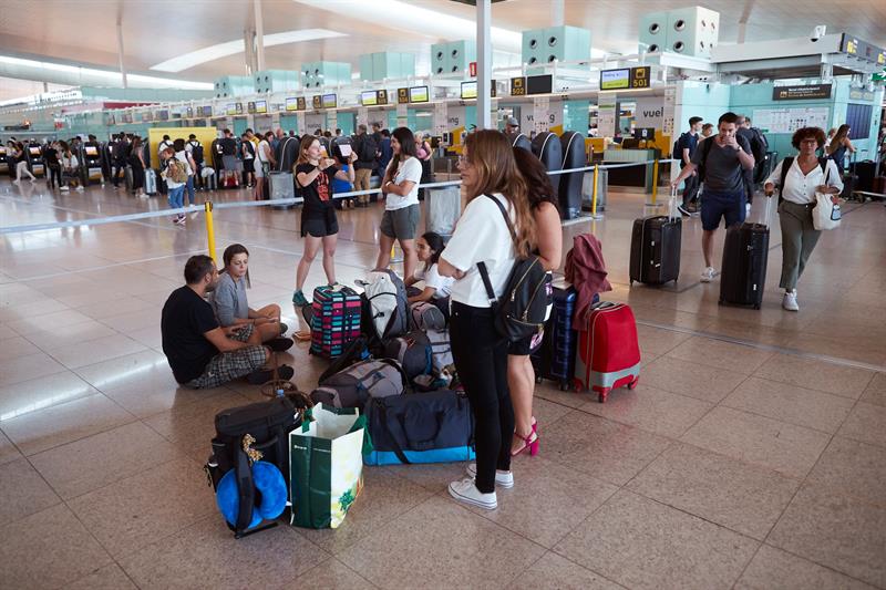 Normalidad en los controles de seguridad del Prat en el primer día de huelga Normalidad en los controles de seguridad del Prat en el primer día de huelga