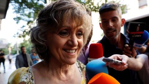 Mar&iacute;a Luisa Carcedo ante los medios