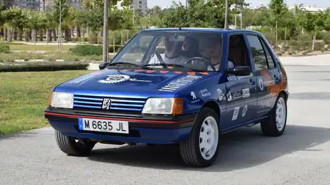 Peugeot 205 con el que participa Sabinar Raid. Peugeot 205 con el que participa Sabinar Raid.