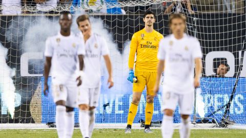 Thibaut Courtois, con gesto serio en un partido del Real Madrid