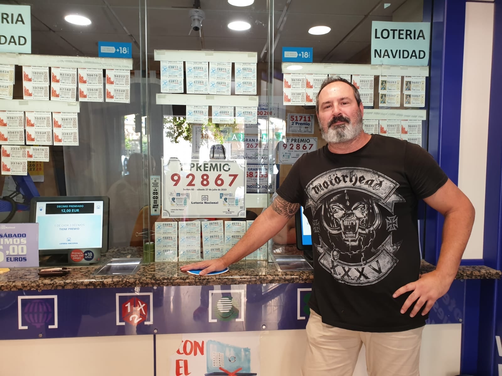 La Lotería Nacional deja una lluvia de 2,4 millones de euros en el barrio del Toscar de Elche La Lotería Nacional deja una lluvia de 2,4 millones de euros en el barrio del Toscar de Elche