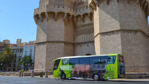 El autobús promocional ya recorre las calles de la ciudad. BUS BIOPARC