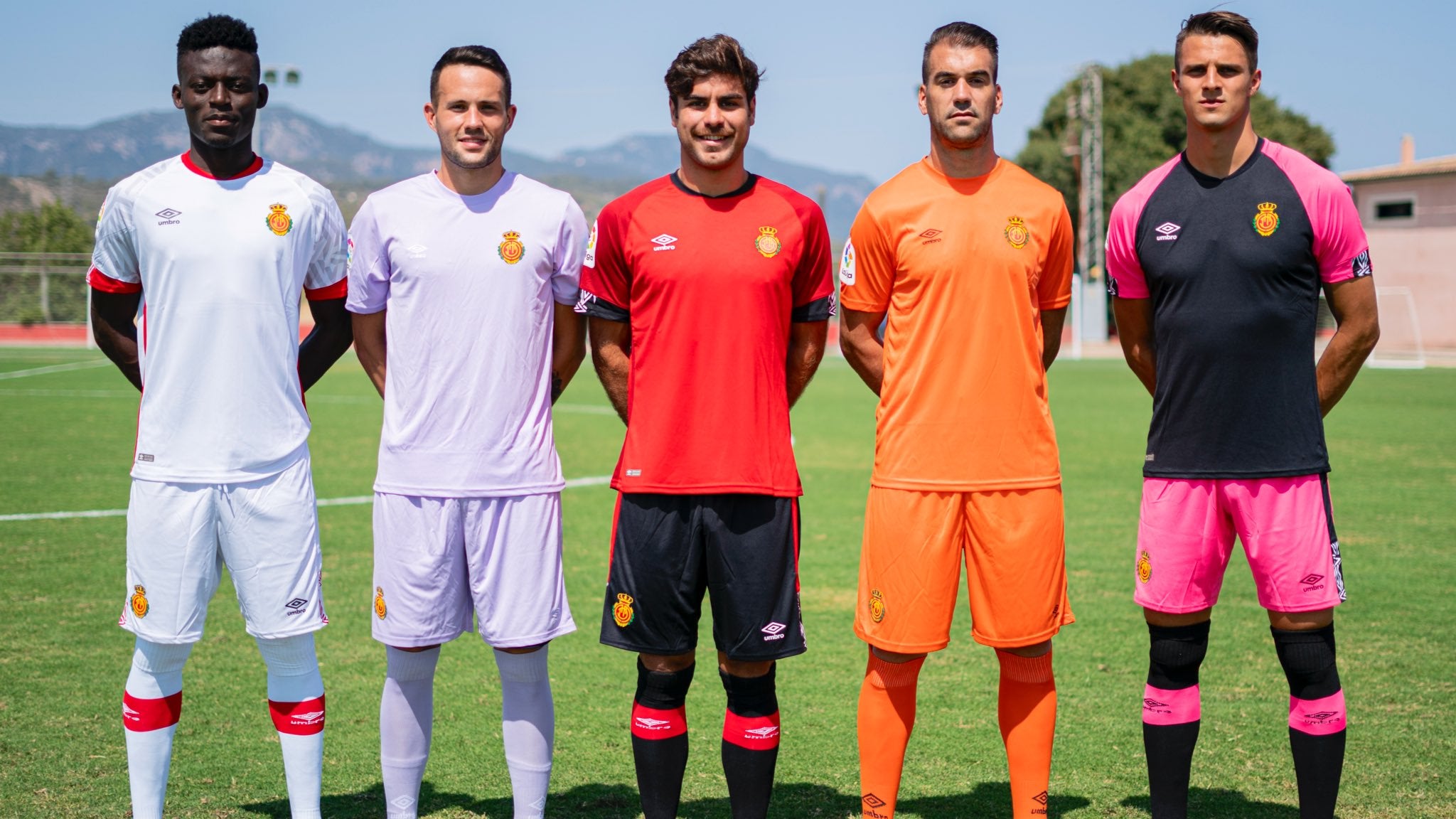 El Real Mallorca presenta las nuevas equipaciones El Real Mallorca presenta las nuevas equipaciones
