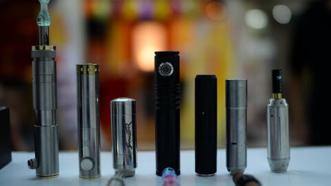 Vapeadores y cigarrillos electr&oacute;nicos.