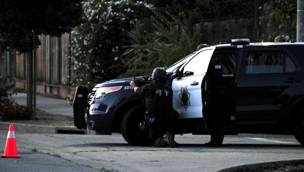 Al menos 4 muertos, entre ellos un menor, y 2 heridos en un tiroteo en California, Estados Unidos