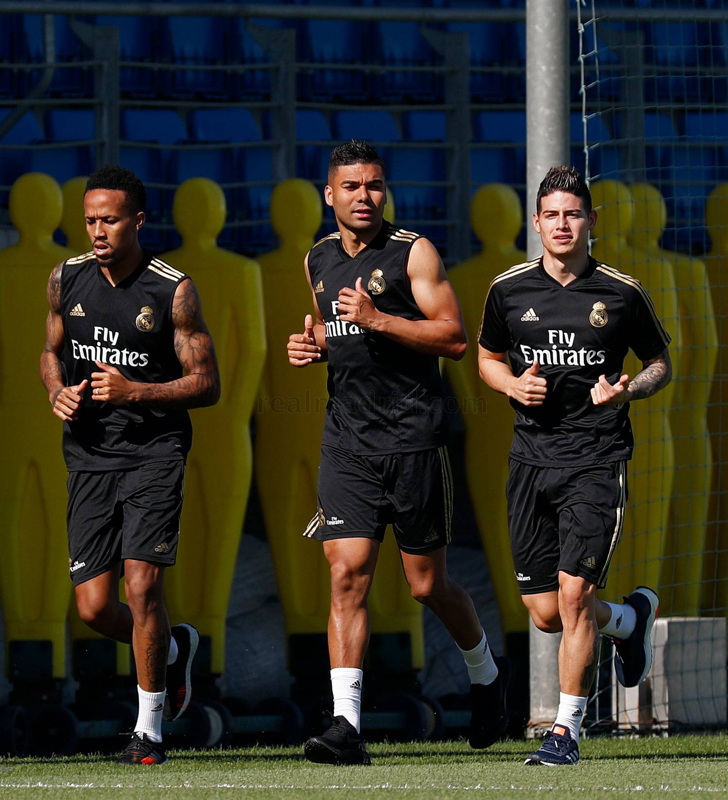 James Rodríguez vuelve a entrenarse con el Real Madrid a la espera de resolver su futuro James Rodríguez vuelve a entrenarse con el Real Madrid a la espera de resolver su futuro