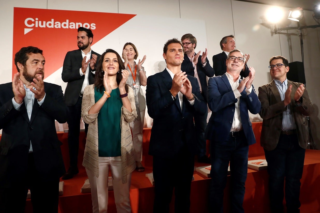 Rivera evita hacer autocrítica, aleja a los discordantes y se rodea de sus afines en la nueva Ejecutiva Rivera evita hacer autocrítica, aleja a los discordantes y se rodea de sus afines en la nueva Ejecutiva
