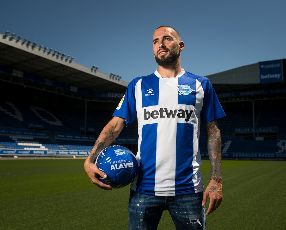 Aleix Vidal pide disculpas por sus críticas a Garitano tras el empate del Alavés ante el Betis Aleix Vidal pide disculpas por sus críticas a Garitano tras el empate del Alavés ante el Betis