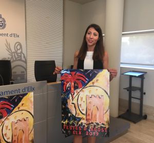 Mariola Galiana posa con el cartel de las Fiestas de Agosto 2019. Mariola Galiana posa con el cartel de las Fiestas de Agosto 2019.