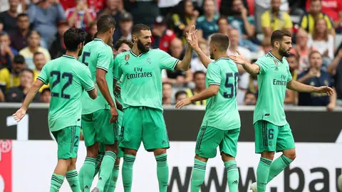 Los futbolistas del Real Madrid celebran un gol Los futbolistas del Real Madrid celebran un gol