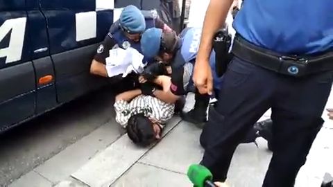 V&iacute;deo: Desalojan a los 'sintecho' acampados en Recoletos y detienen a su portavoz