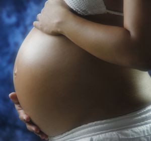 Imagen de archivo de una mujer embarazada. Imagen de archivo de una mujer embarazada.