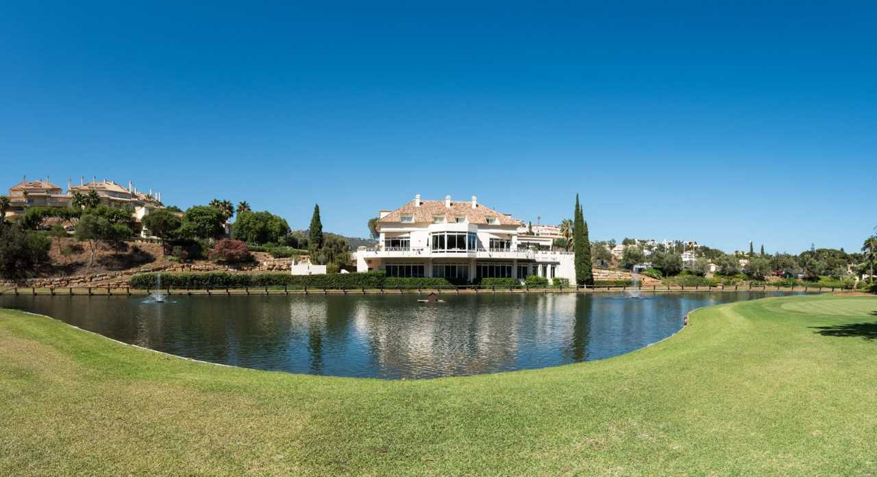 El Restaurante El Lago celebra la III edición del Huevo de Toro Gourmet El Restaurante El Lago celebra la III edición del Huevo de Toro Gourmet