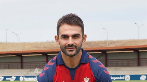 Adri&aacute;n L&oacute;pez en su presentaci&oacute;n como jugador de Osasuna