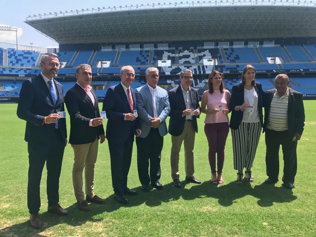 Diversas autoridades malagueñas recogen su abono del Málaga CF para la próxima temporada Diversas autoridades malagueñas recogen su abono del Málaga CF para la próxima temporada