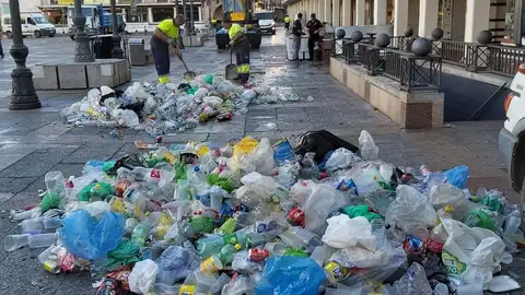 Trabajos de limpieza en la Plaza Mahor Trabajos de limpieza en la Plaza Mahor