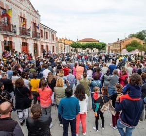 Concentración contra le crimen de Villagonzalo Concentración contra le crimen de Villagonzalo