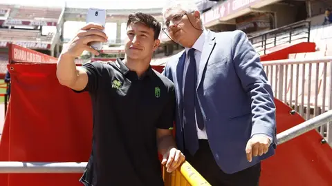 Nico 'El Bicho' Aguirre, durante su presentación como jugador del Granada. ELCHE CF