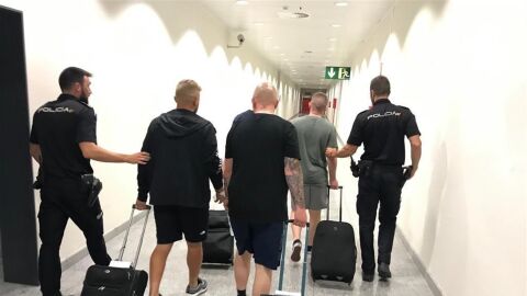 Tres de los detenidos en el aeropuerto de El Altet de Elche.
