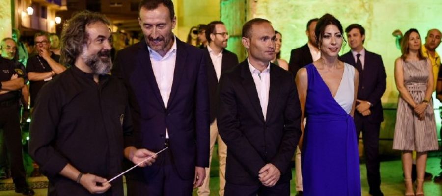 Nino fue el pregonero de las fiestas patronales 2019 en Elche. Nino fue el pregonero de las fiestas patronales 2019 en Elche.
