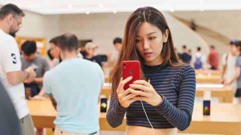 iphonexr launch orchardrd singapore instore red 10262018_643x397