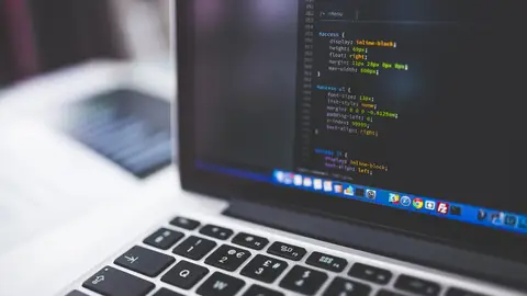 Ordenador con códigos html Ordenador con códigos html