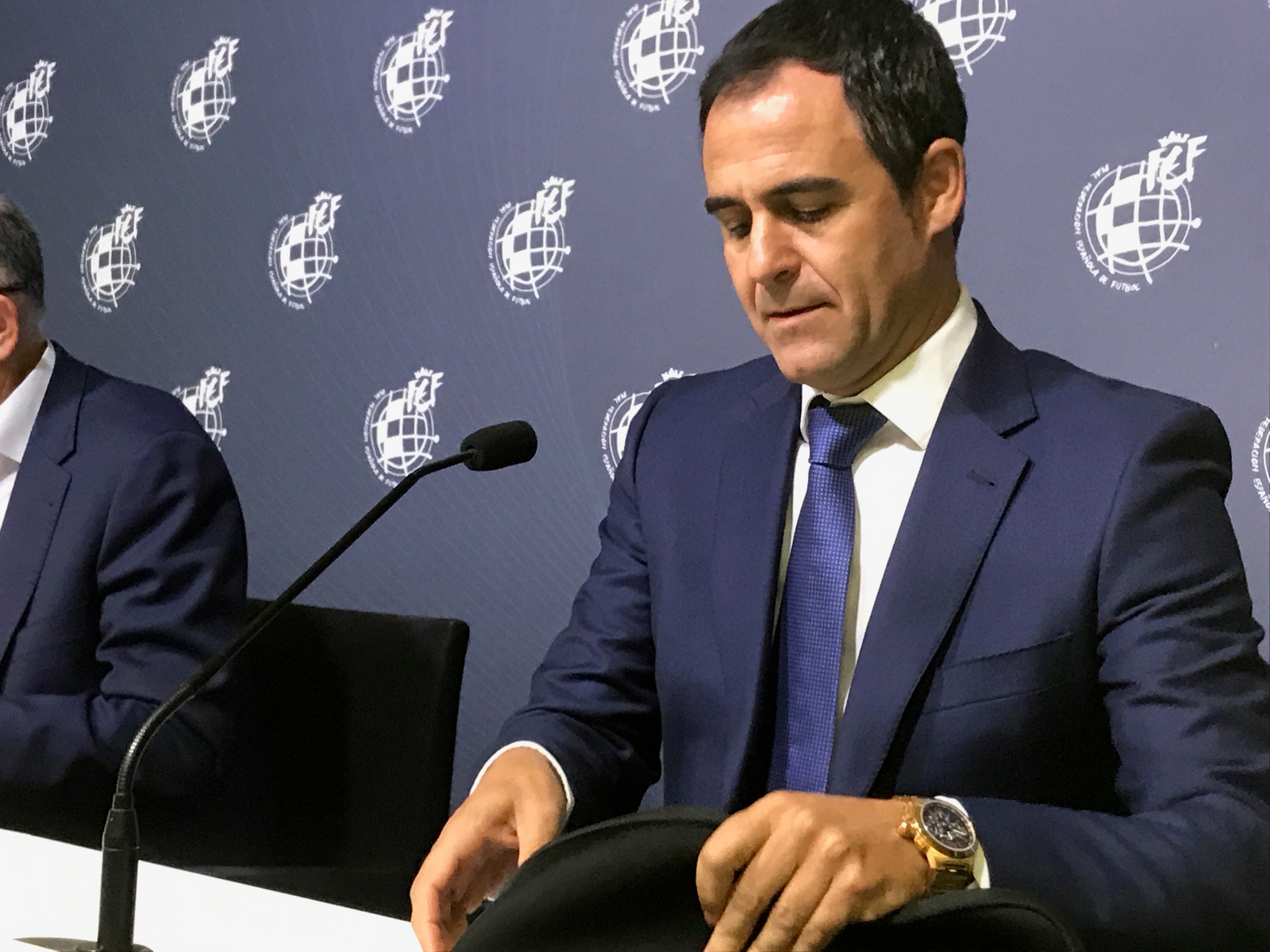 Velasco Carballo sobre César Noval: "Los colegiados deben tener un comportamiento ejemplar dentro y fuera" Velasco Carballo sobre César Noval: "Los colegiados deben tener un comportamiento ejemplar dentro y fuera"