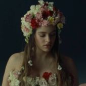 Rosalía en el videoclip de 'Yo x ti Tú x mi', su colaboración con Ozuna