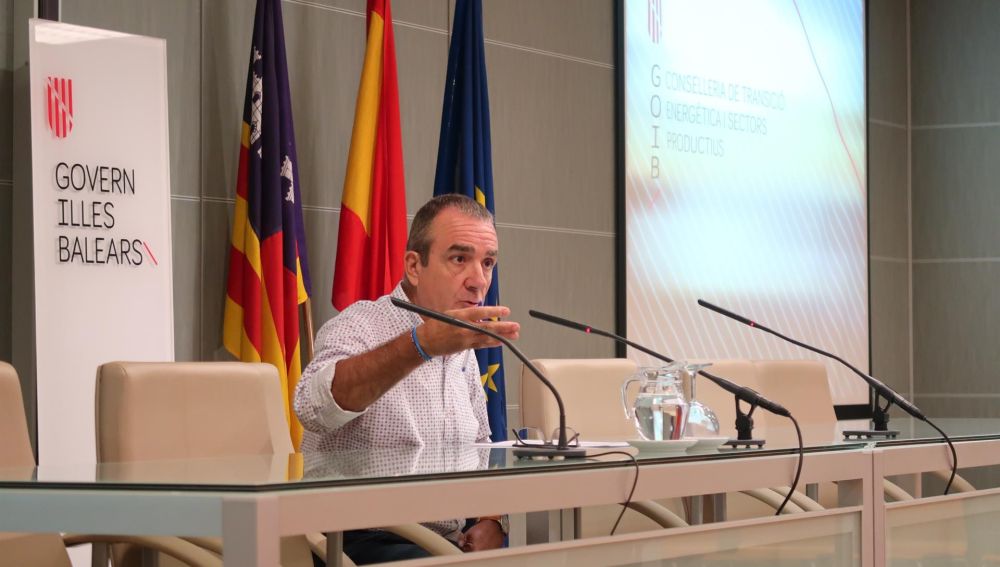El conseller, Juan Pedro Yllanes, durante la rueda de prensa.