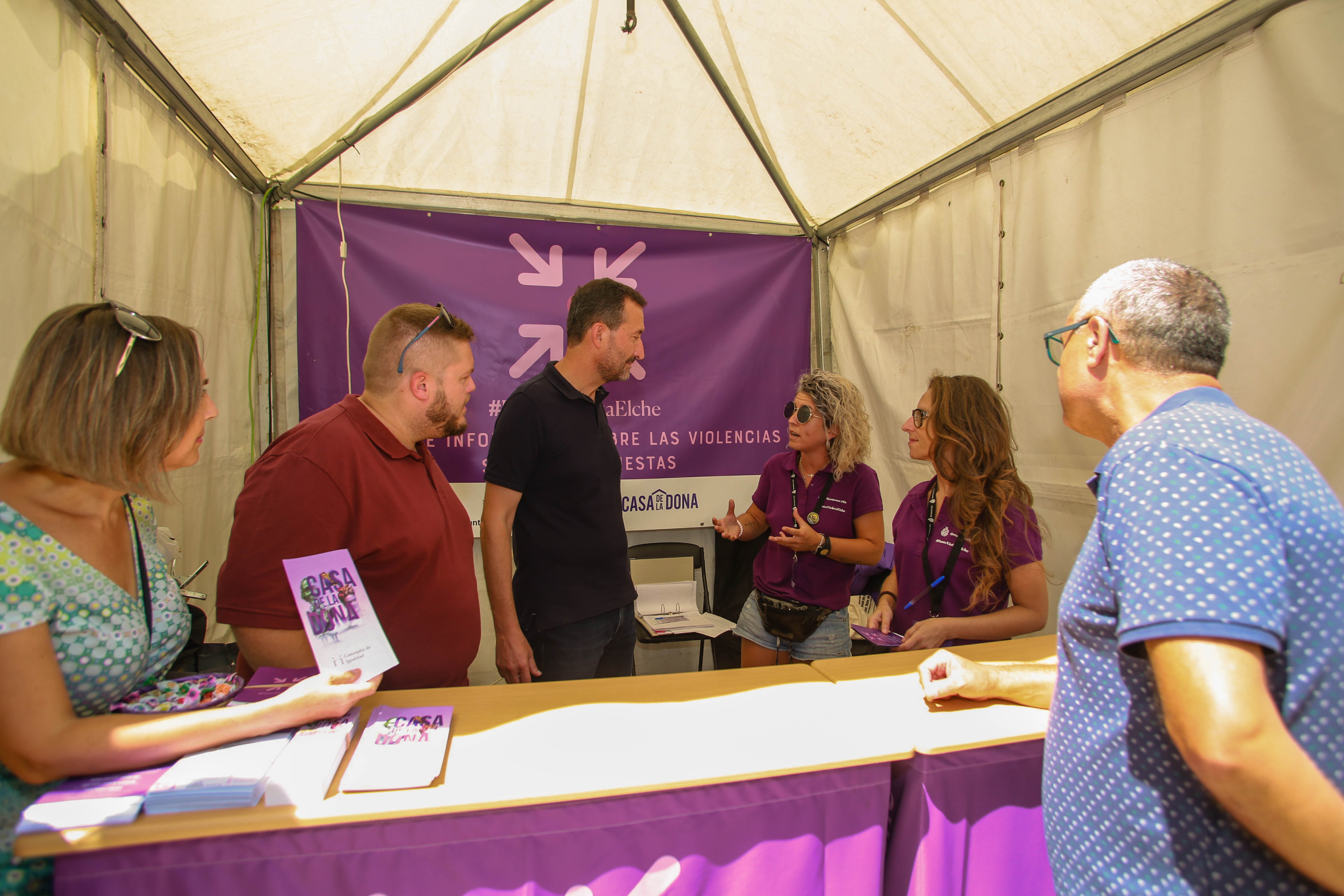Alrededor de 500 personas acuden a los ‘Puntos Violetas’ durante las Fiestas de Elche Alrededor de 500 personas acuden a los ‘Puntos Violetas’ durante las Fiestas de Elche