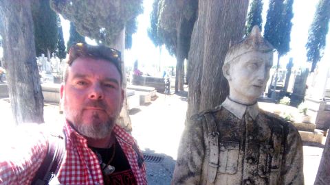 Fran Contreras en el cementerio de San Atilano, Zamora