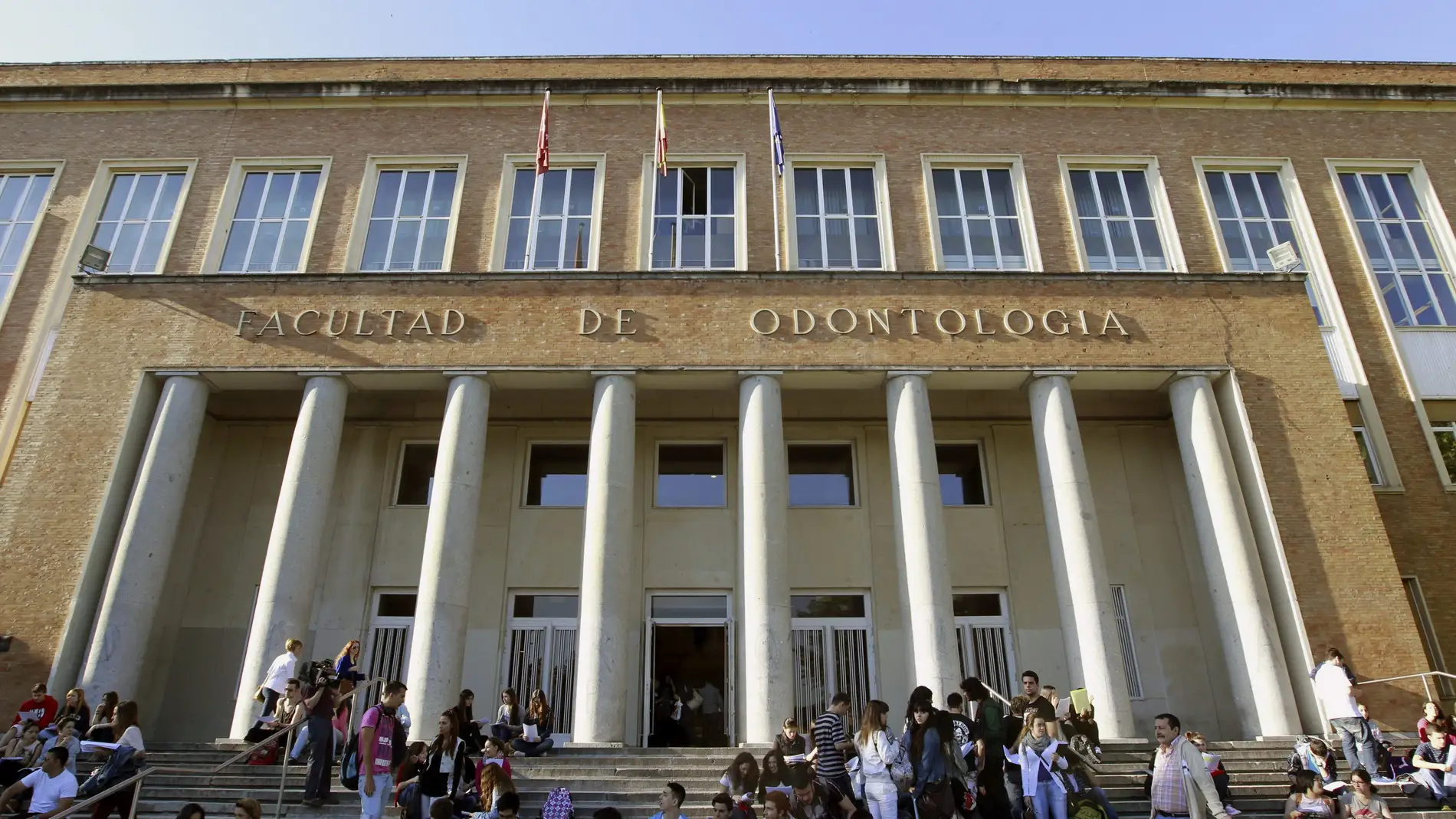 Fachada de la Facultad de Odontología de la Universidad Complutense de Madrid