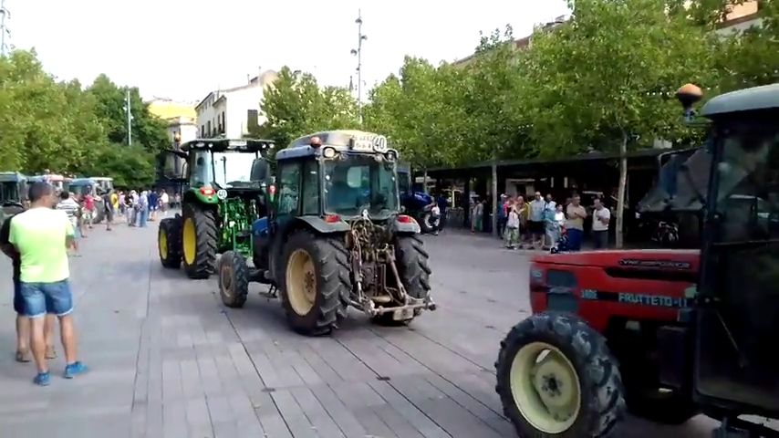 Más de mil tractores entran en la A-92 y cortan las carreteras en Antequera Más de mil tractores entran en la A-92 y cortan las carreteras en Antequera