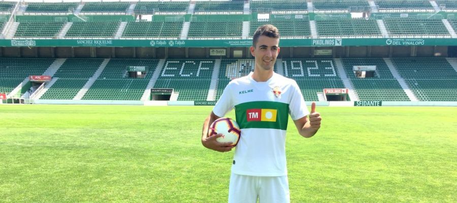 Claudio Medina, el día de su presentación como delantero del Elche CF. Claudio Medina, el día de su presentación como delantero del Elche CF.