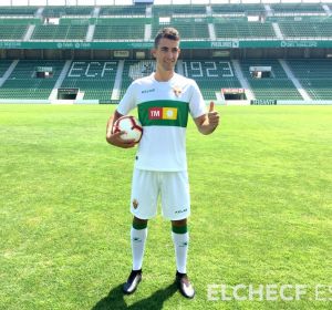 Claudio Medina, el día de su presentación como delantero del Elche CF. Claudio Medina, el día de su presentación como delantero del Elche CF.