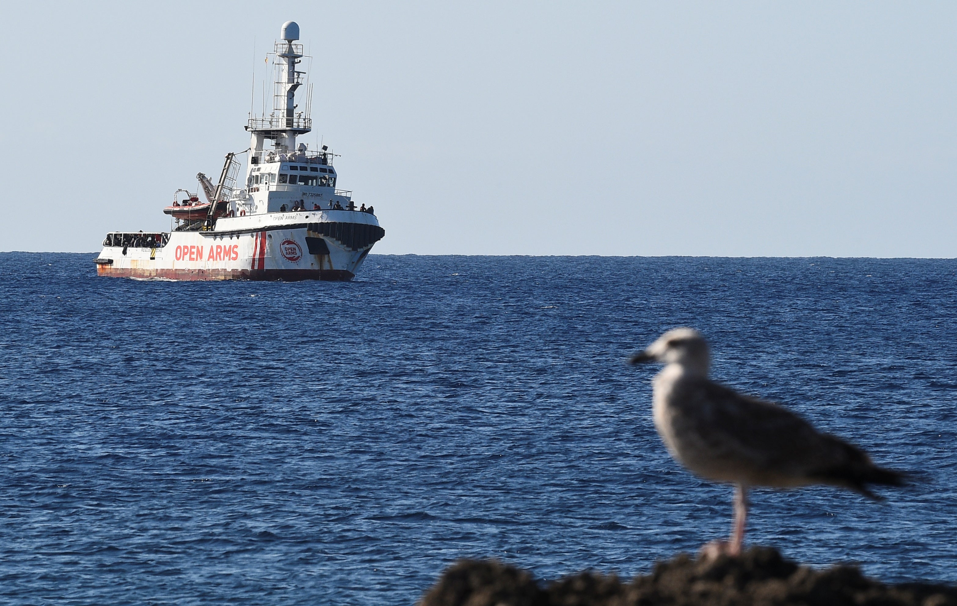 El Open Arms insiste en atracar en Lampedusa ante la tensión existente dentro del barco El Open Arms insiste en atracar en Lampedusa ante la tensión existente dentro del barco