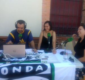 Elena y Marta mienbros de la Asociación y de la comisión de festejos de Adrados Elena y Marta mienbros de la Asociación y de la comisión de festejos de Adrados