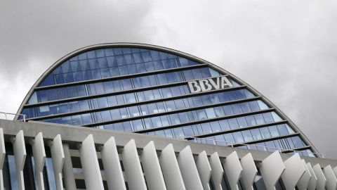 Fachada de la sede corporativa del BBVA, en el distrito de Las Tablas en Madrid Fachada de la sede corporativa del BBVA, en el distrito de Las Tablas en Madrid