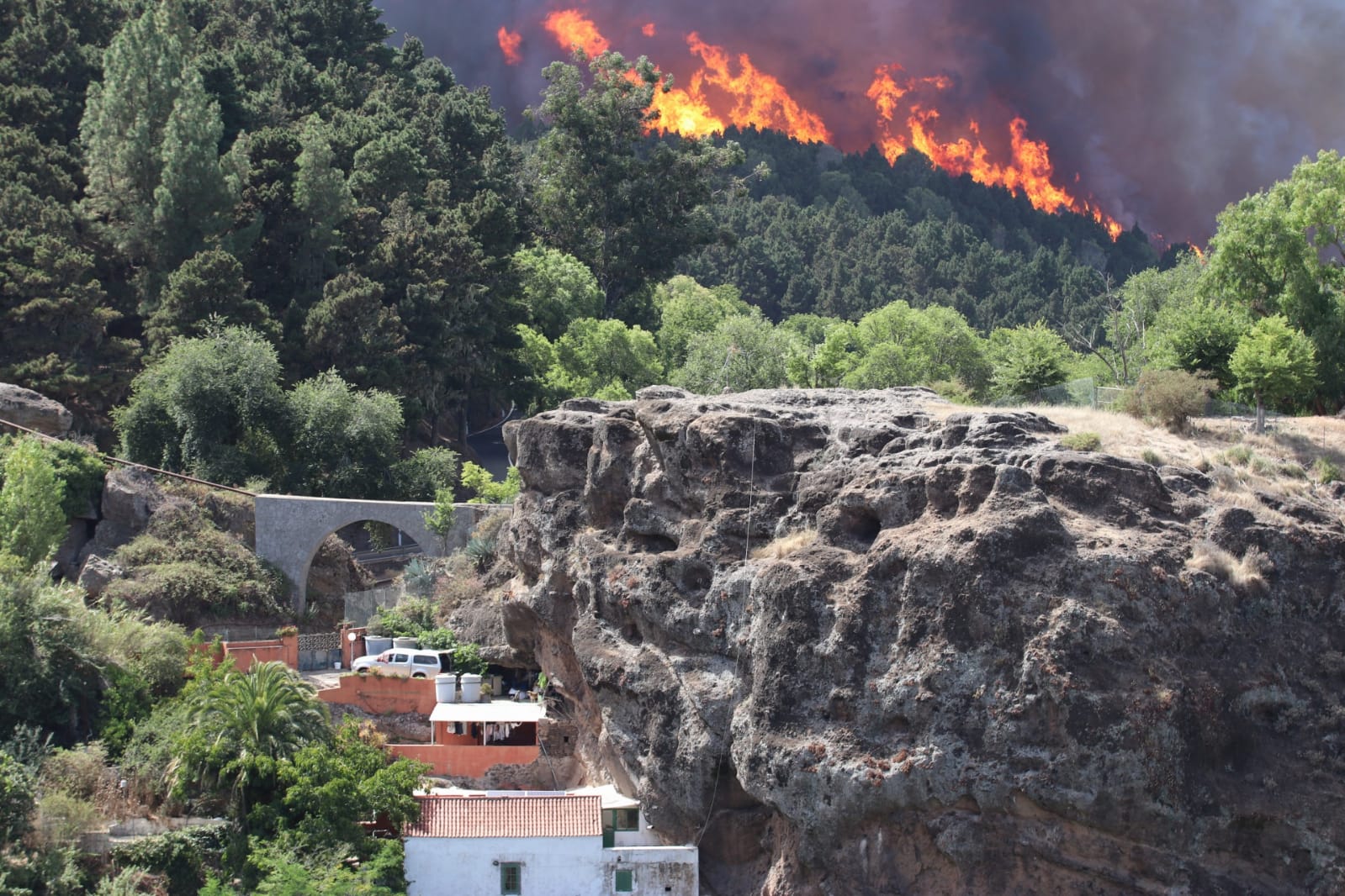 Julio Pérez, Consejero de Seguridad de Canarias: "El incendio se extiende con mucha facilidad" Julio Pérez, Consejero de Seguridad de Canarias: "El incendio se extiende con mucha facilidad"
