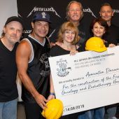 El grupo Metallica con la fundación Daruieste Viasta 