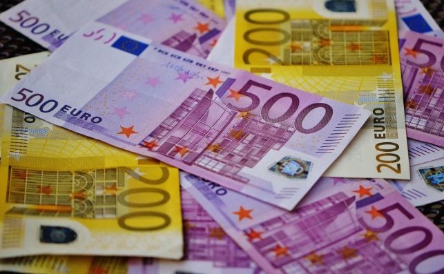 Extremadura es la región que menos tarda en pagar a sus proveedores con una media de 8,57 días Extremadura es la región que menos tarda en pagar a sus proveedores con una media de 8,57 días