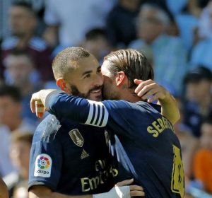 Los jugadores del Real Madrid Karim Benzema y Sergio Ramos celebran el gol marcado por Karim Benzema ante el Celta de Vigo Los jugadores del Real Madrid Karim Benzema y Sergio Ramos celebran el gol marcado por Karim Benzema ante el Celta de Vigo