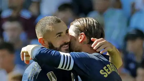 Los jugadores del Real Madrid Karim Benzema y Sergio Ramos celebran el gol marcado por Karim Benzema ante el Celta de Vigo Los jugadores del Real Madrid Karim Benzema y Sergio Ramos celebran el gol marcado por Karim Benzema ante el Celta de Vigo