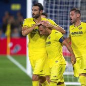 Los jugadores del Villarreal celebran el gol marcado por Santiago Cazorla