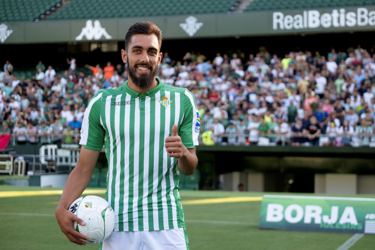 Borja Iglesias: "El derbi en el FIFA fue idea de Reguilón y yo me apunté encantado" Borja Iglesias: "El derbi en el FIFA fue idea de Reguilón y yo me apunté encantado"