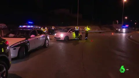 Imagen de archivo: agentes de la Guardia Civil realizando controles. Agentes de la Guardia Civil realizando controles de alcoholemia.