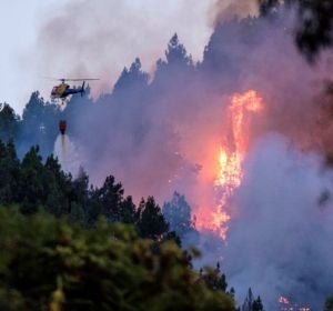 Antena 3 Noticias Fin de Semana (18-08-19) Continúan las evacuaciones por el incendio forestal de Gran Canaria que ya afecta a más de 1.500 hectáreas Antena 3 Noticias Fin de Semana (18-08-19) Continúan las evacuaciones por el incendio forestal de Gran Canaria que ya afecta a más de 1.500 hectáreas