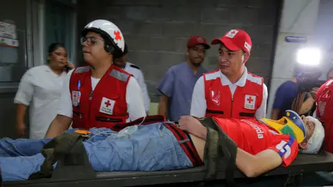(18-08-19) Al menos tres muertos y una docena de heridos tras el ataque a un autobús de un equipo de fútbol en Honduras (18-08-19) Al menos tres muertos y una docena de heridos tras el ataque a un autobús de un equipo de fútbol en Honduras