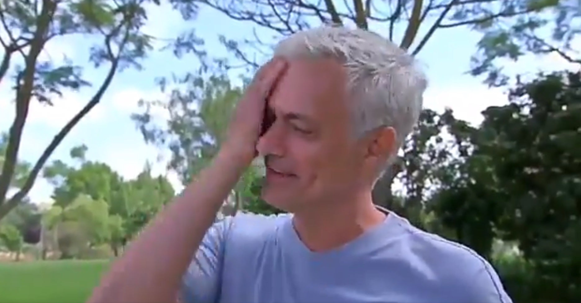 La emoción de Mourinho al reconocer que echa de menos entrenar: "Intento disfrutar y no puedo" La emoción de Mourinho al reconocer que echa de menos entrenar: "Intento disfrutar y no puedo"